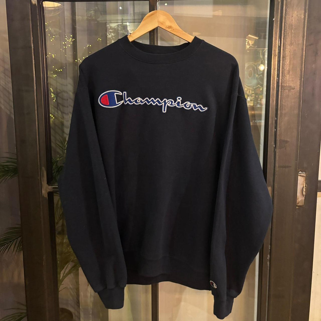SWT646F - Vintage Retro Essential Navy Champion Crewneck Jumper Sweatshirt with embroidered logo #90s #sportswear #essential #y2k #champion