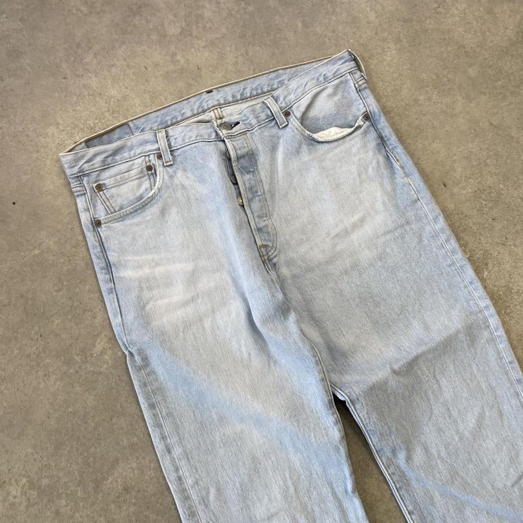 Levi’s 501 Light Wash Blue Denim Jeans
