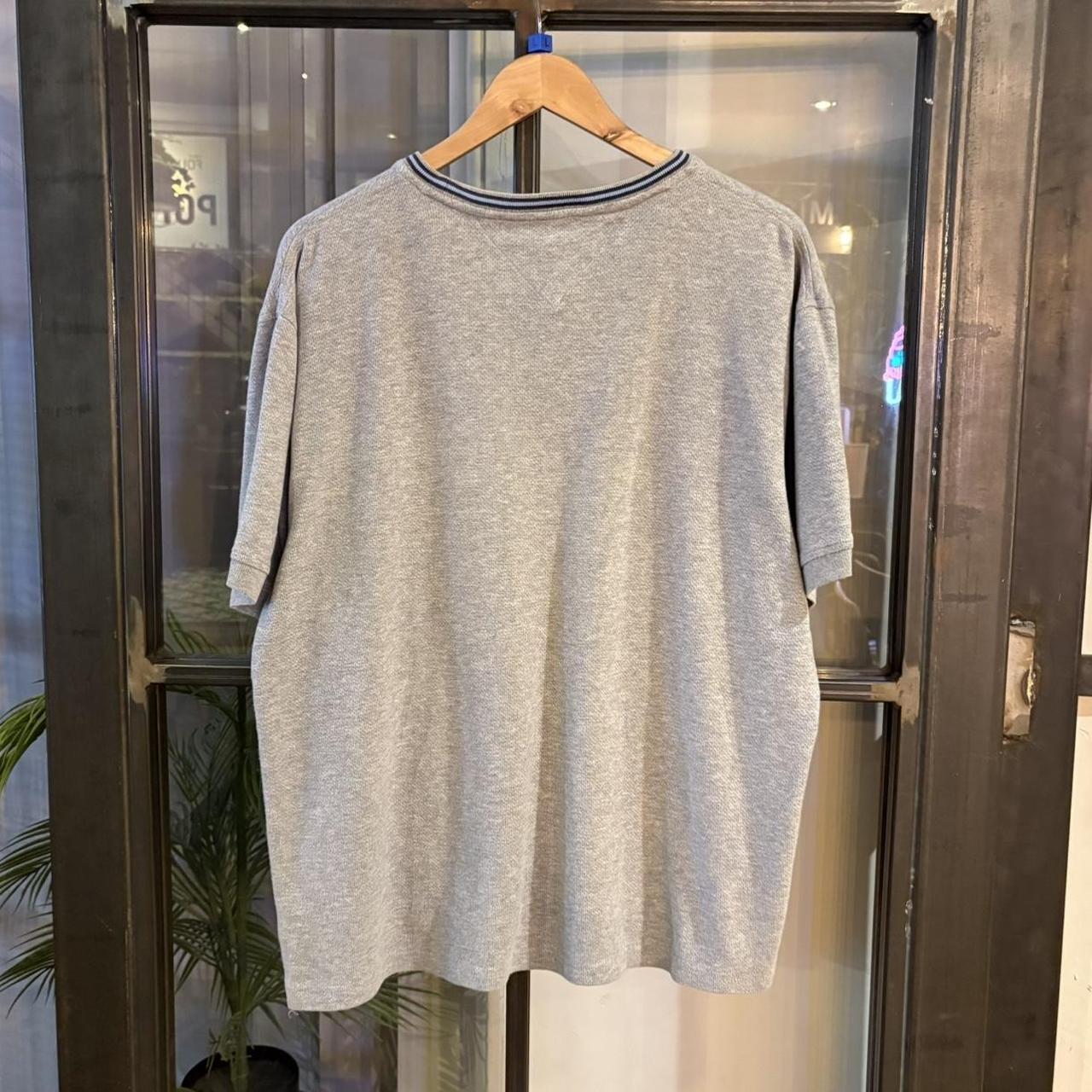 TEE433P - Vintage Retro Essential Grey Tommy Hilfiger with Small Embroidered Chest Logo Top Tee T-shirt #y2k #tommy #oldmoney #preppy #basic