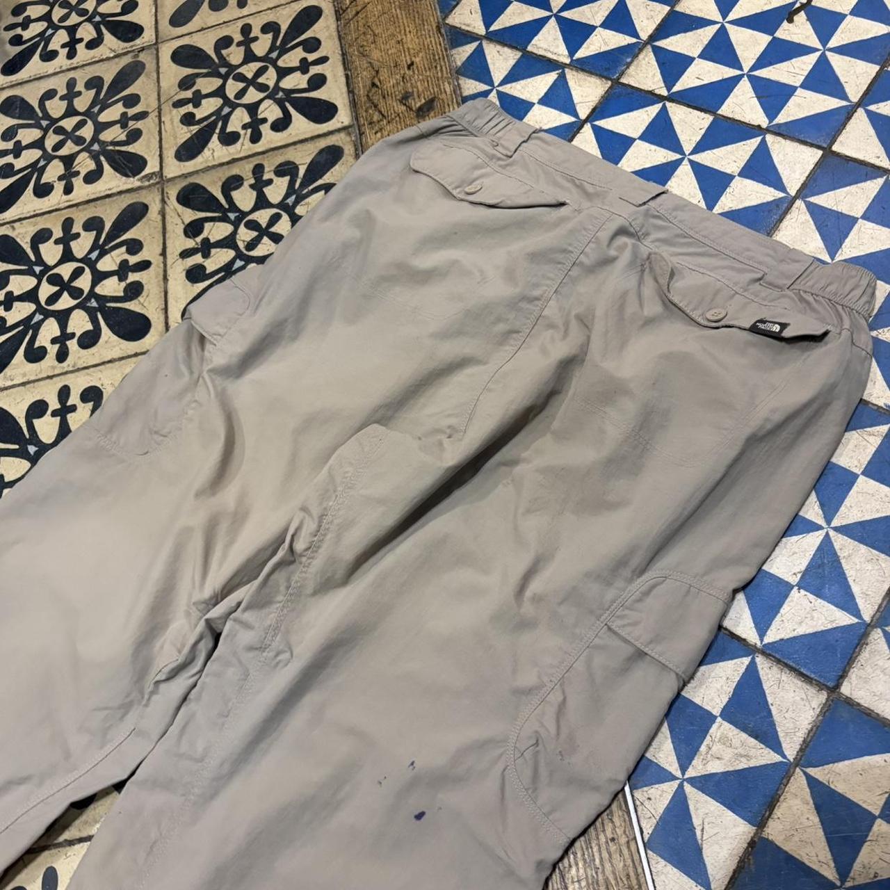 TRW444F-P - Vintage retro essential Beige The North Face Hiking Trail Climbing Parachute Bottoms Trousers pants with Zip off Legs convertible Shorts #trail #y2k #hike #gorpcore #tnf