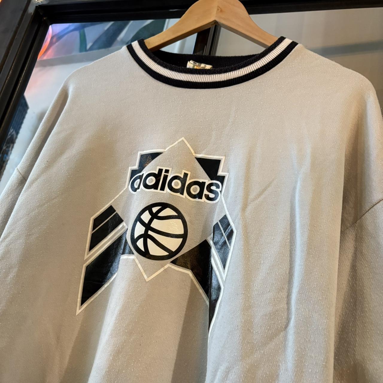 SWT707F - Vintage Retro Essential Grey Adidas Crewneck Jumper Sweatshirt with print logo #90s #sportswear #essential #y2k #adidas