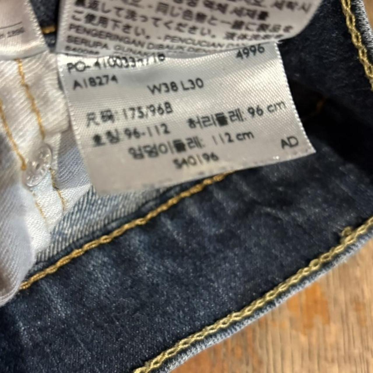 TRW520P - Vintage retro essential Levi’s Mid Blue Wash Denim Jeans Trousers pants #denim #straightleg #levis #jeans