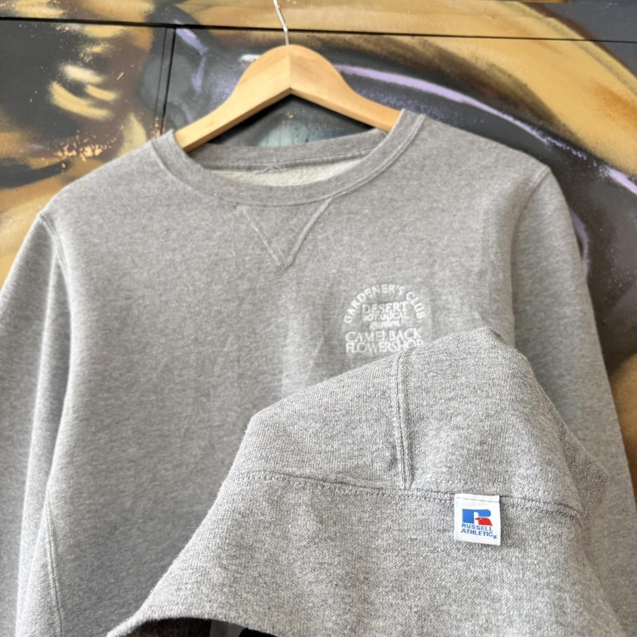 Vintage Russell Athletic Sweatshirt Top Mens Medium Grey Made In USA Crewneck Jumper Pullover Streetwear Skate Surf Skater 90s Y2K