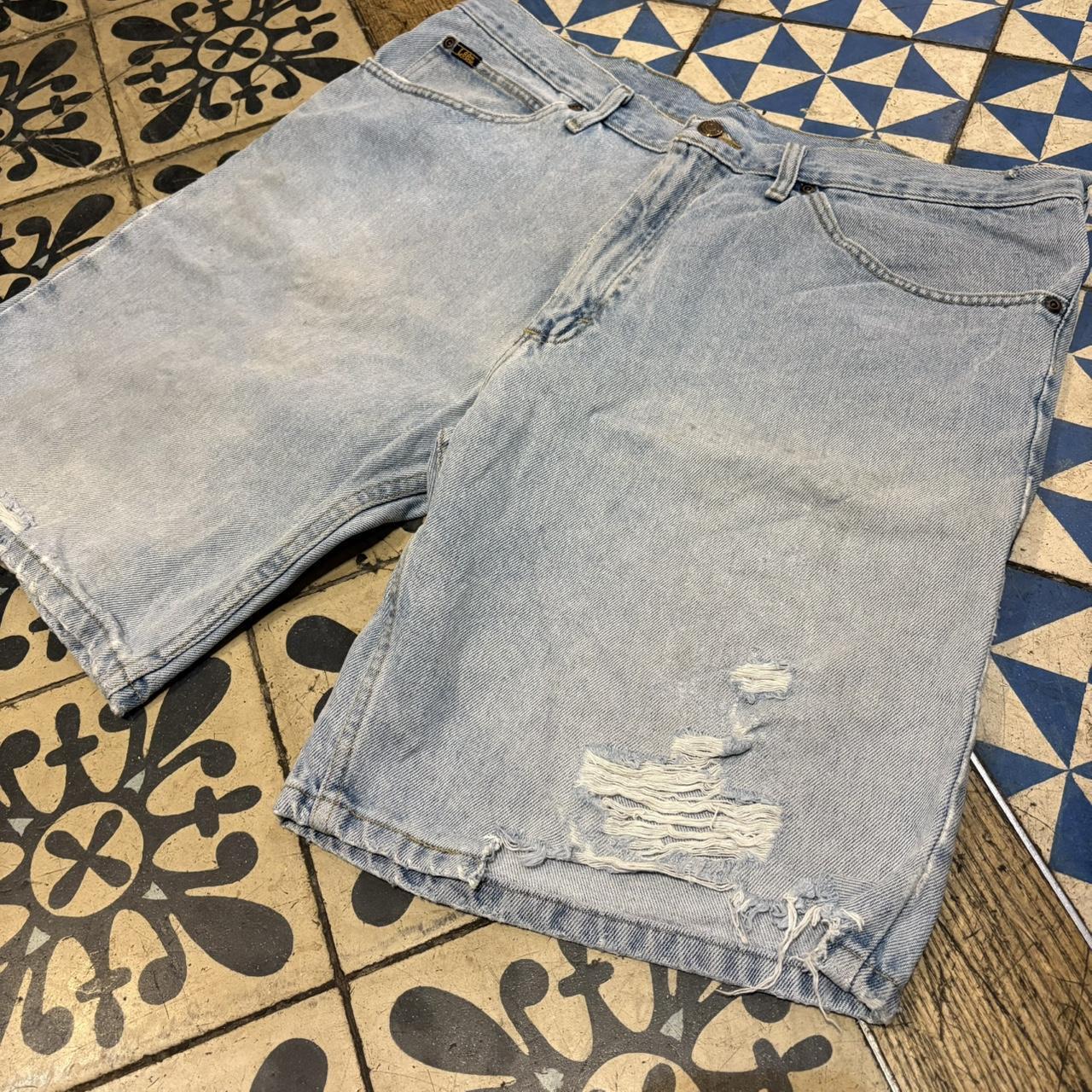 JRT104 - Vintage Retro Essential Wrangler Blue Light Wash Distressed Denim Shorts Jorts with detailed patch Logo carpenter workwear #hiphop #90s #jorts #skater #wrangler