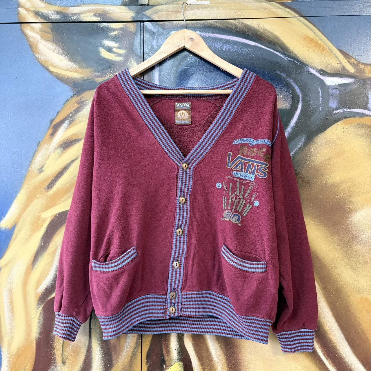 MES1102BU-U - Vintage Retro Essential 90’s Vans Burgundy V-Neck Button Up Cardigan Jumper Sweatshirt with printed logos #90s #skater #surfer #y2k #vans