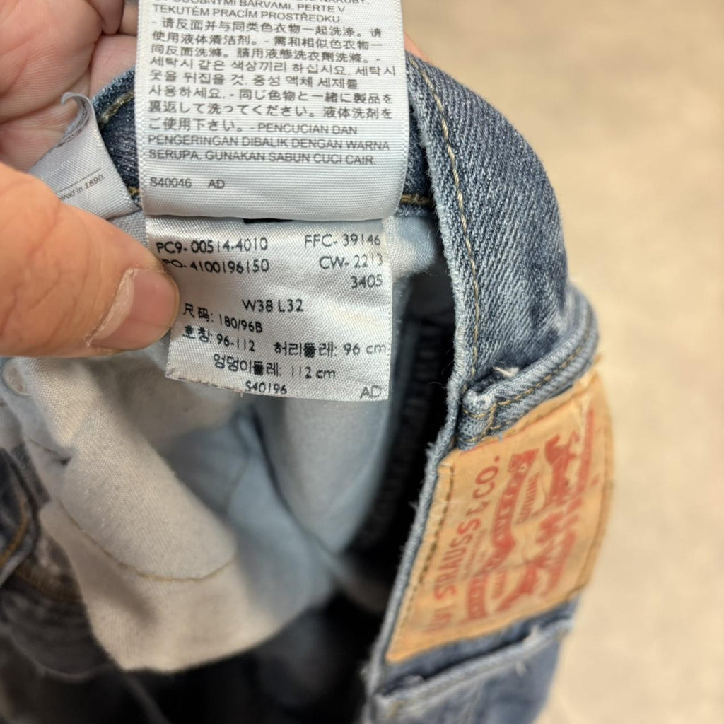 BR2701FO-U - Vintage retro essential Levi’s 514 Straight Leg Blue Wash Denim Jeans Trousers pants #denim #levis #levis514 #starightleg #jeans