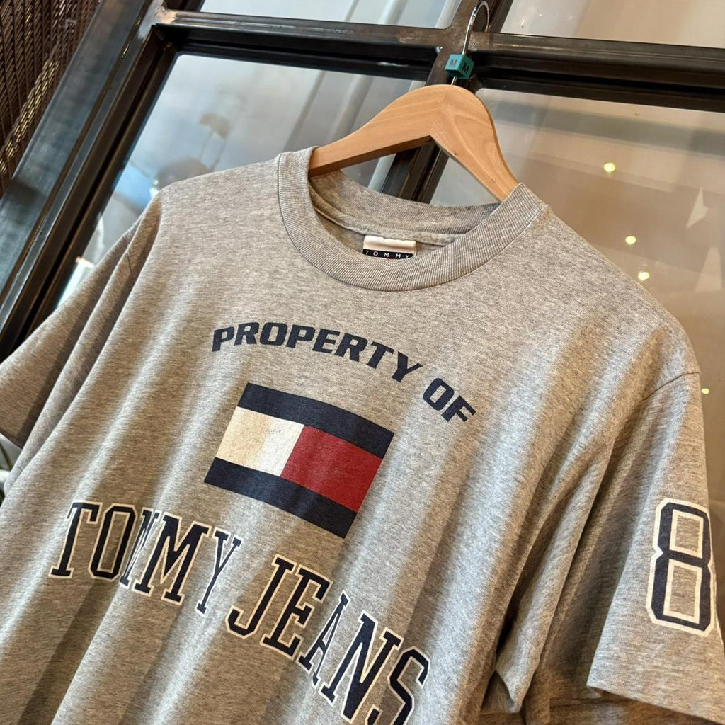 TEE534F - Vintage Retro Essential Grey Tommy Hilfiger Single Stitch Graphic Print Top Tee T-shirt #90s #graphic #top #tommy #singlestitch