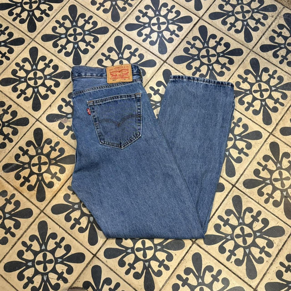 TRW602-P - Vintage retro essential Levi’s 505 Blue Wash Denim Jeans Trousers pants #denim #straightleg #levis #levis505 #jeans