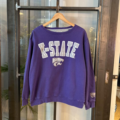 1224B09BR - Vintage Retro Essential Purple Kansas State University College Crewneck Jumper Sweatshirt with  embroidered patch spellout logo #90s #sportswear #kansas #y2k #boxy