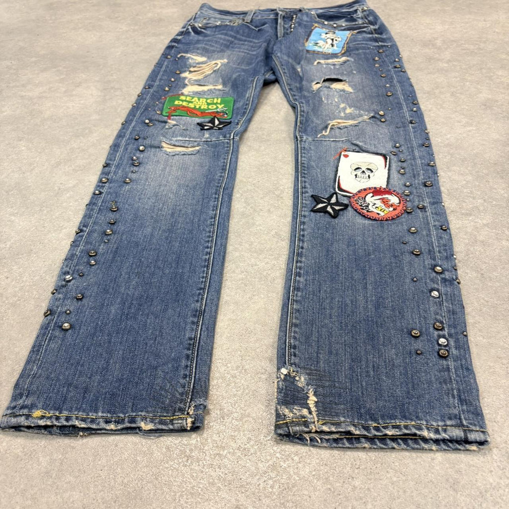 CP2504A-U - Vintage retro essential  Ed Hardy Distressed Studded Blue Wash Denim Jeans Trousers pants with embroidered jaguar and lady pocket patches #studded #embroidered #edhardy #jeans #y2k