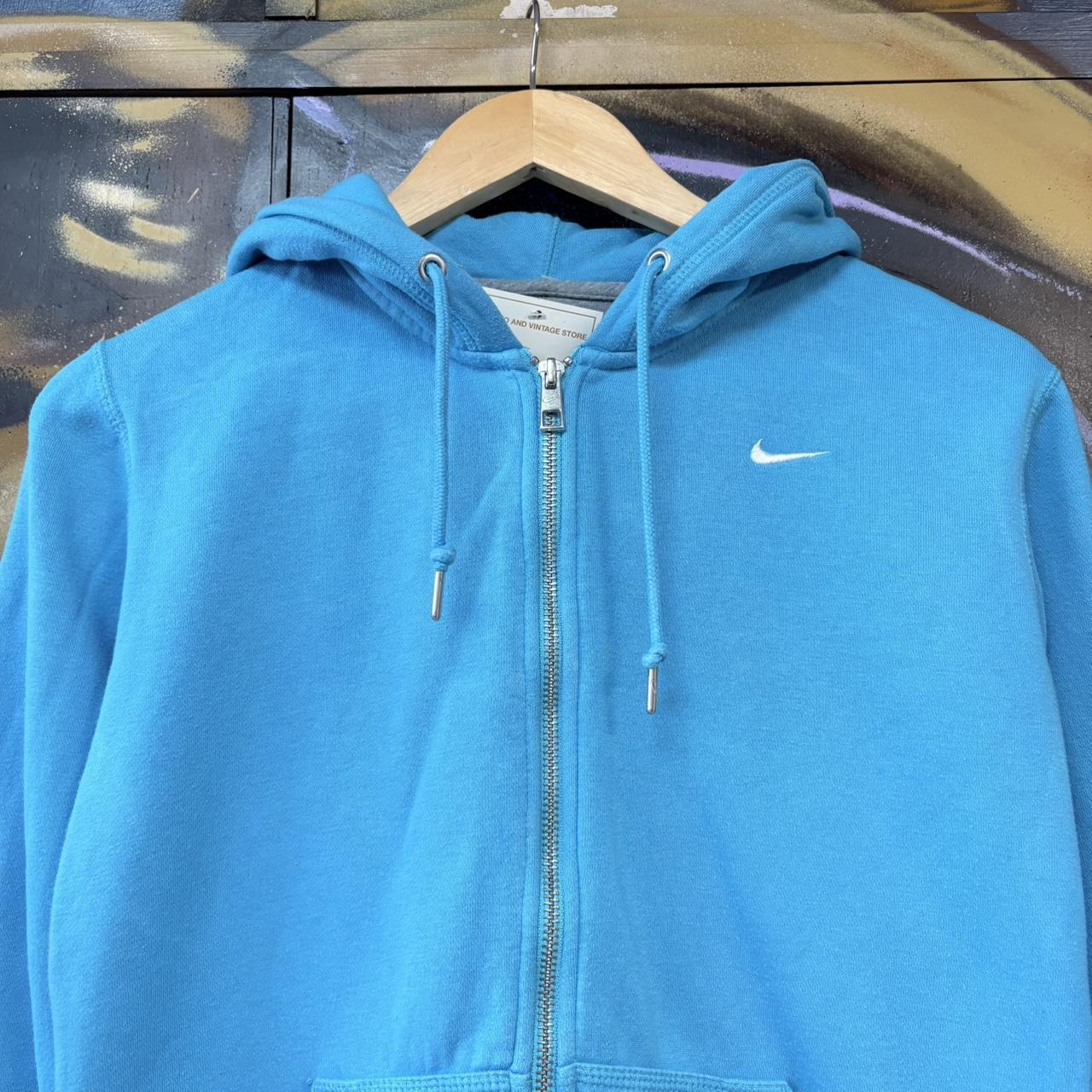 BR1912GE-U - Vintage Retro Essential Light Blue Nike Full Zip Up Sweatshirt Hoodie with embroidered swoosh logo #90s #sportswear #essential #nike #y2k