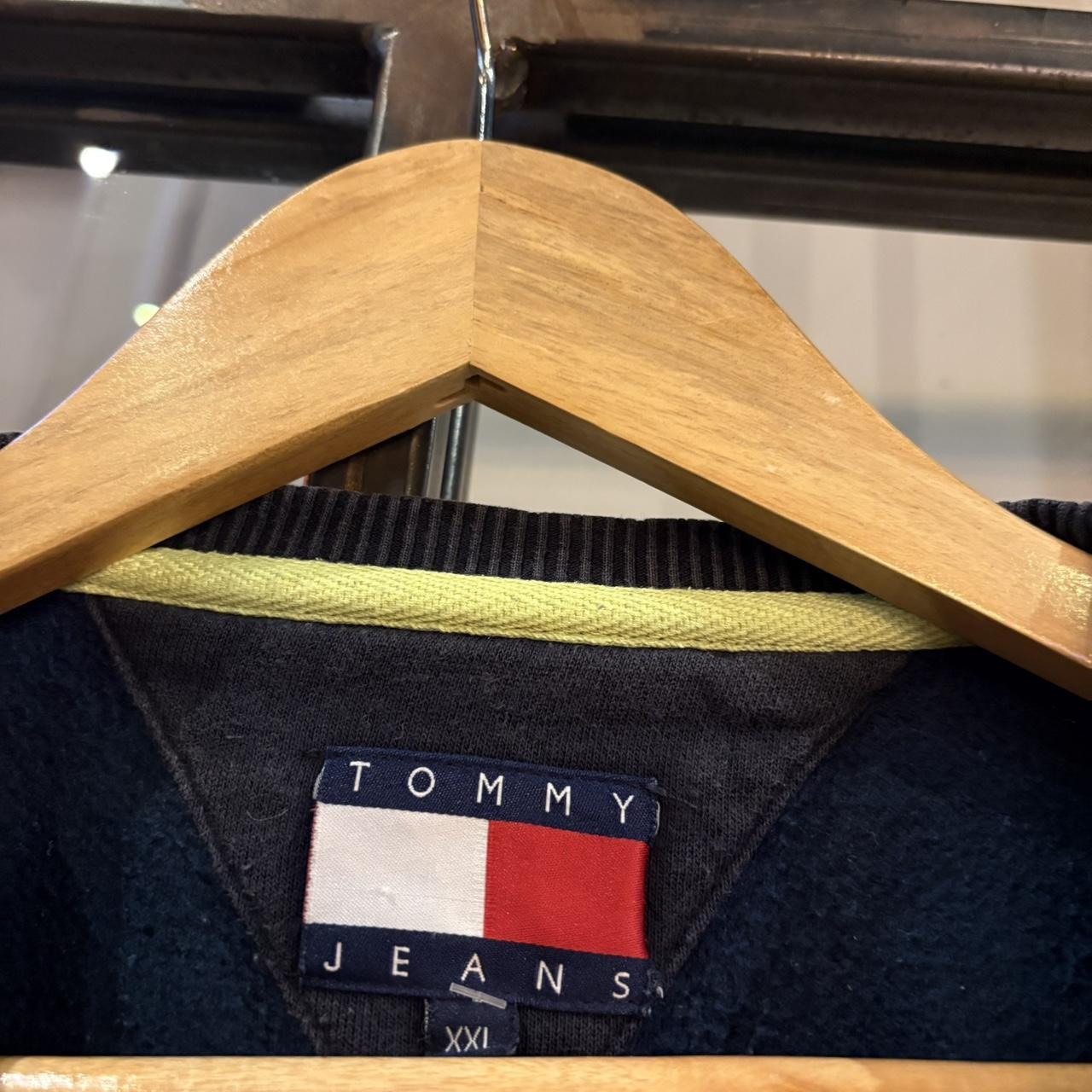 MA0109CX-F - Vintage Retro Essential Navy Tommy Hilfiger Sailing Gear Crewneck Jumper Sweatshirt with embroidered patch and arm logo #90s #sportswear #essential #y2k #brand