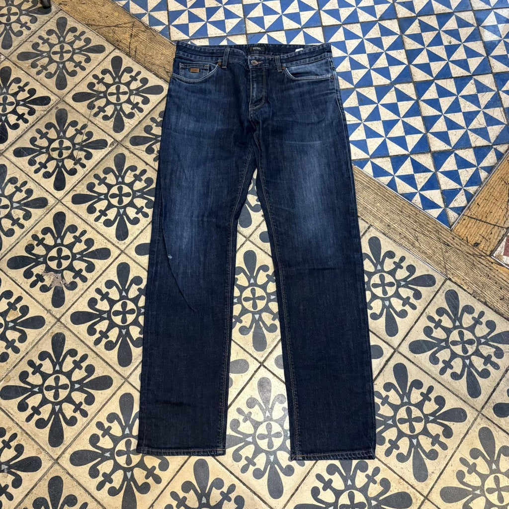 TRW425BR - Vintage retro essential Hugo Boss Blue Wash Slim Fit Denim Jeans Trousers pants #denim #hugoboss #designner #denimjeans #y2k