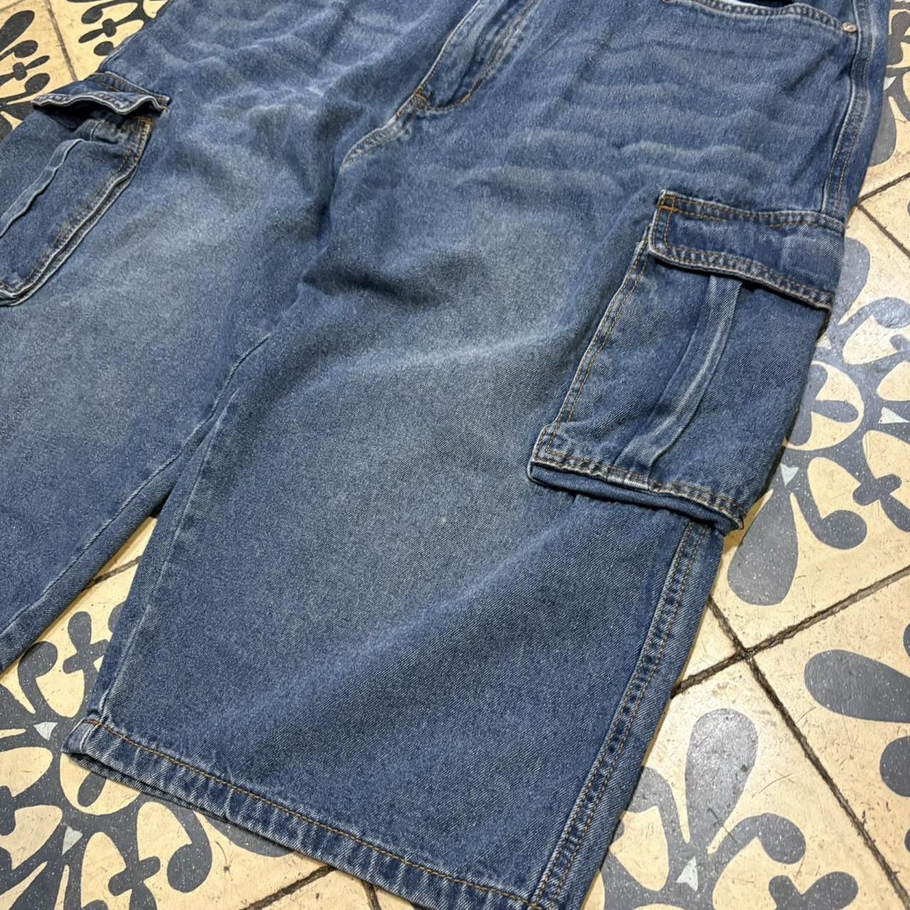 MA0503P-P - American Vintage Retro Essential Jeans & Fashion Blue Wash Denim Shorts Jorts with detailed patch Logo hip hop baggy wide leg 90s 00s y2k grunge streetwear style workwear #hiphop #90s #jorts #skater