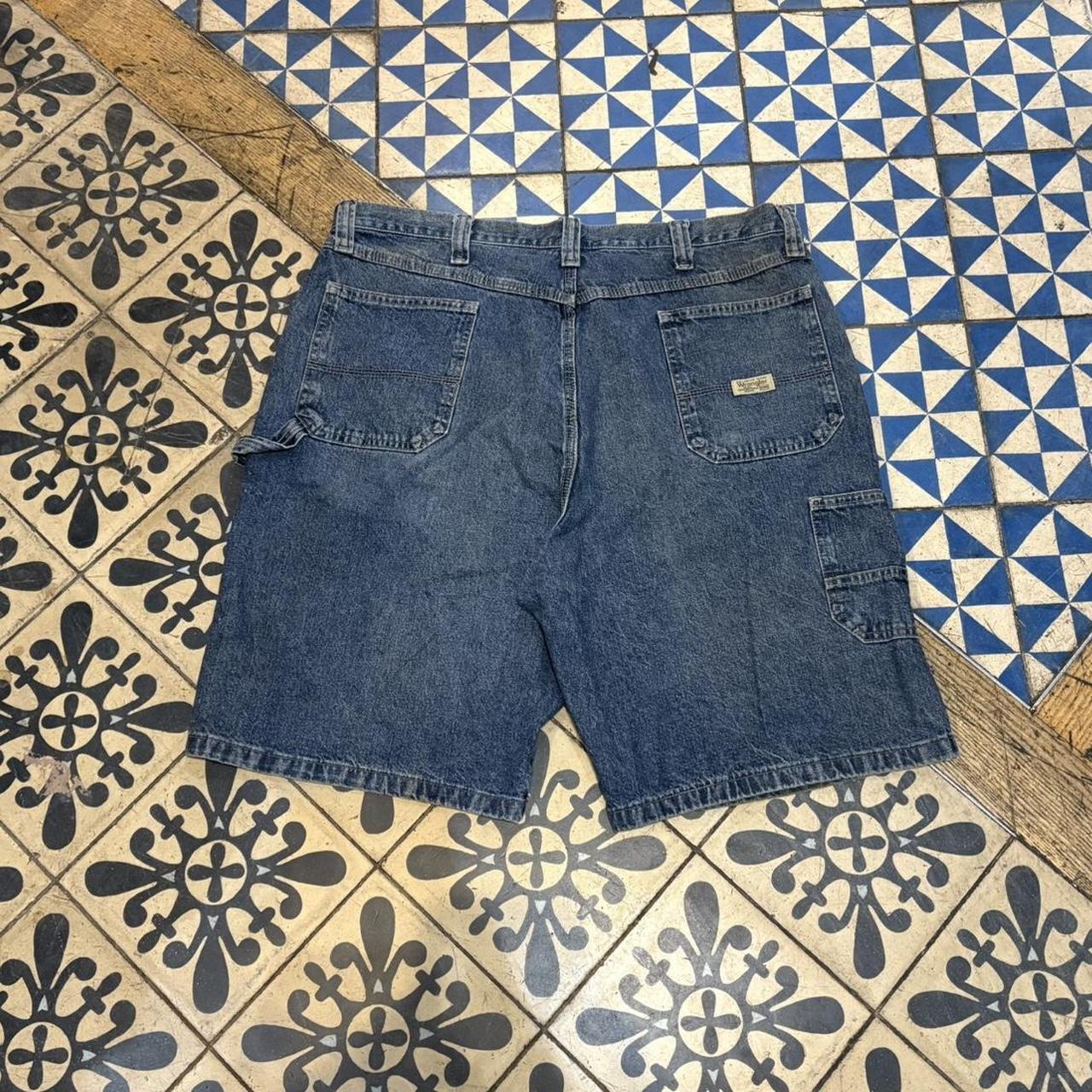 JRT115 - Vintage Retro Essential Wrangler Mid Blue Wash Denim Shorts Jorts with detailed patch Logo carpenter workwear #hiphop #90s #jorts #skater #wrangler