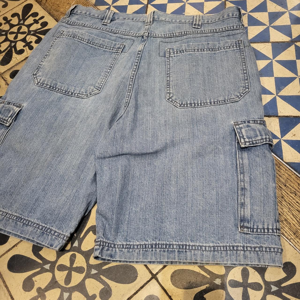 JRT320 - Vintage Retro Wrangler Blue Wash Denim Oversized Baggy Shorts Jorts with detailed embroidered Logo graphic carpenter workwear Old School Hip Hop skate grunge faded 90s Y2K style