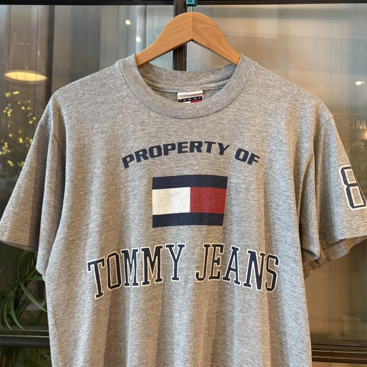 TEE534F - Vintage Retro Essential Grey Tommy Hilfiger Single Stitch Graphic Print Top Tee T-shirt #90s #graphic #top #tommy #singlestitch