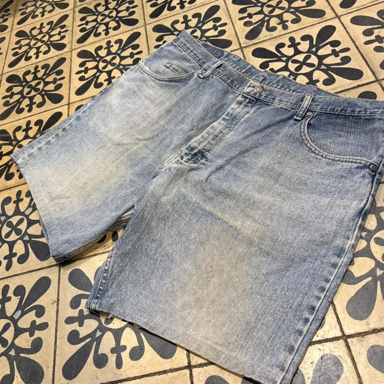 JRT140 - Vintage Retro Essential Wrangler Blue Wash Denim Shorts Jorts with detailed patch Logo workwear #hiphop #90s #jorts #skater #wrangler
