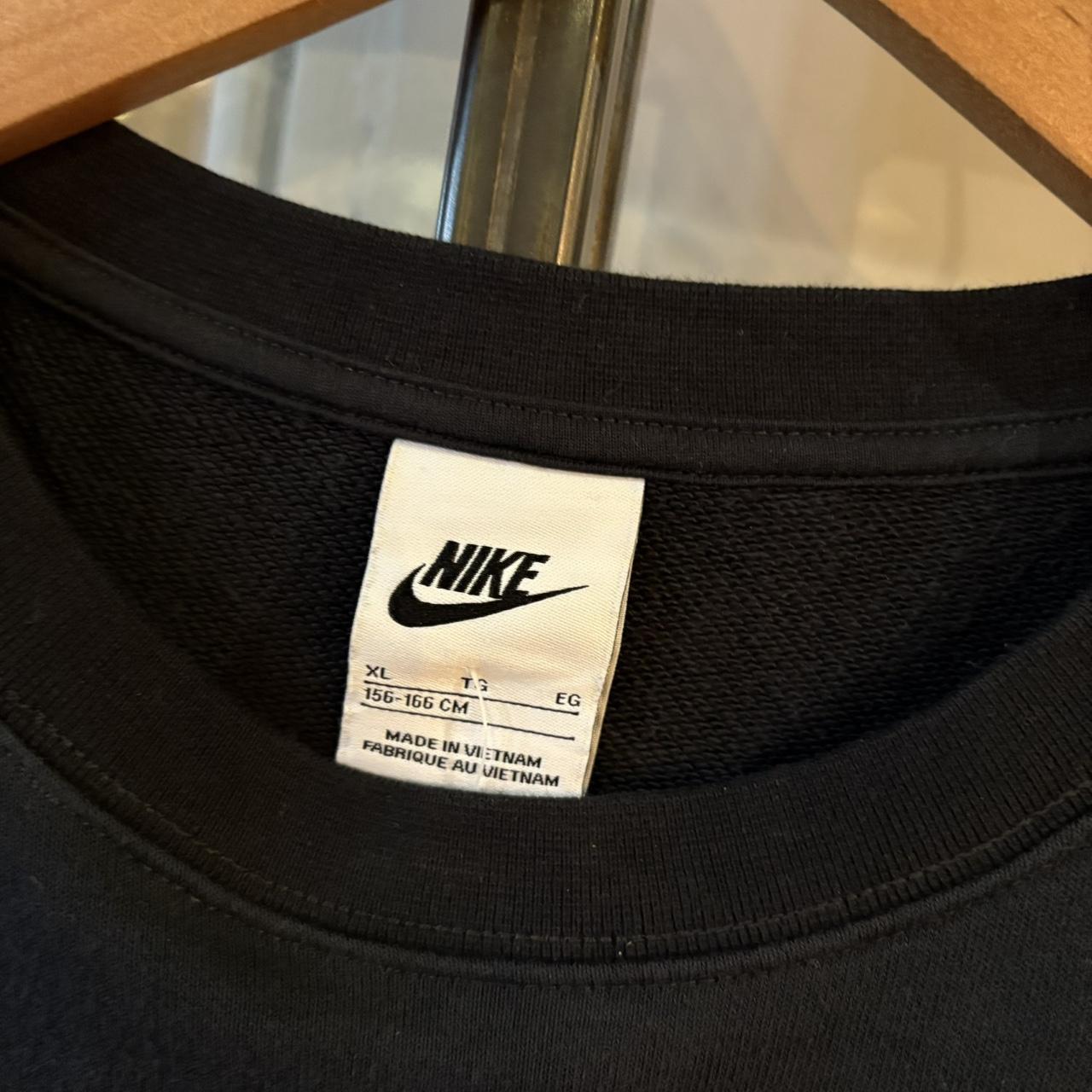 0325G69F - Vintage Retro Essential Black Nike Air Crewneck Jumper Sweatshirt with print logo #nike #sportswear #essential #y2k #nikeair