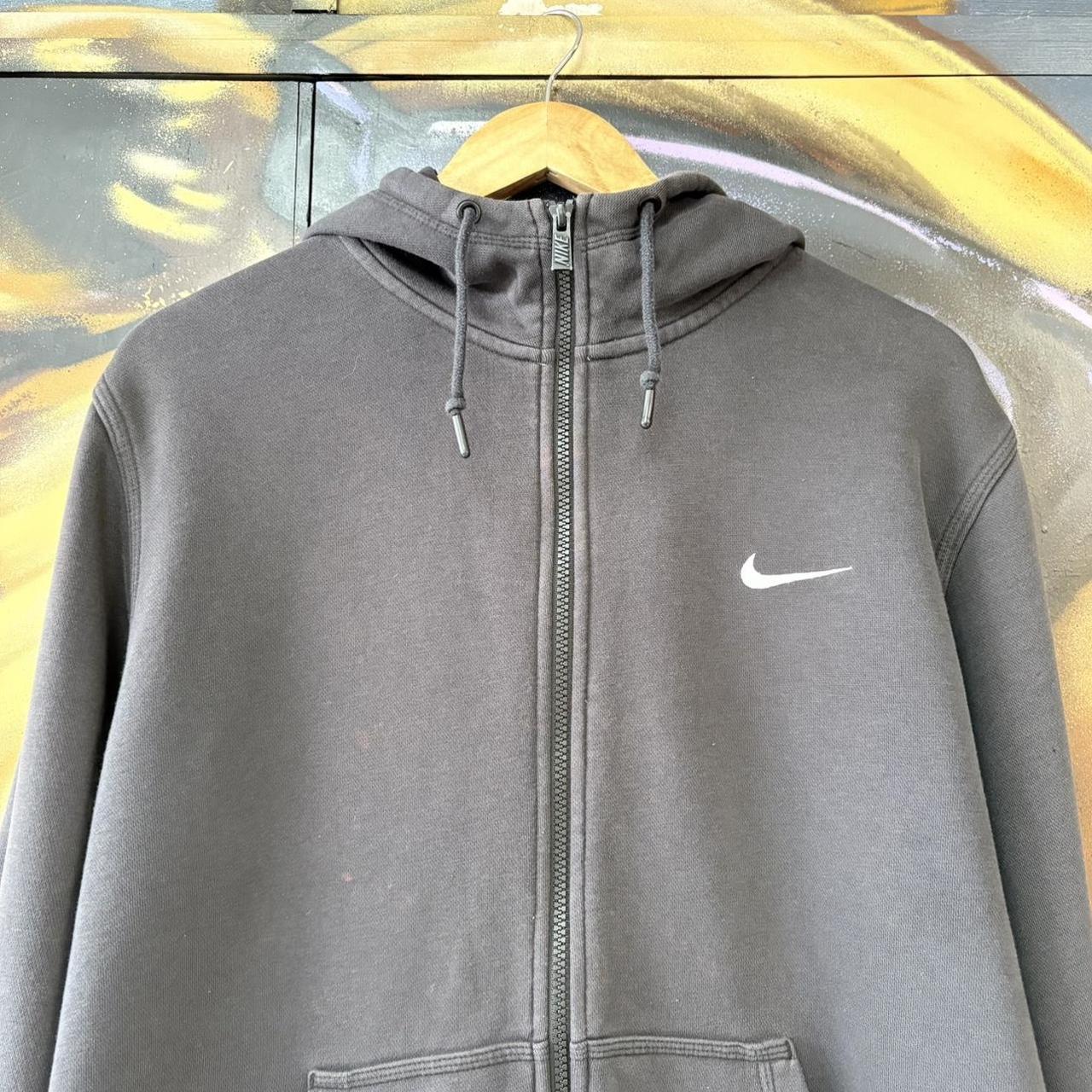 ADN1912ABI-U - Vintage Retro Essential Black Nike Full Zip Sweatshirt Hoodie with embroidered swoosh logo #90s #sportswear #essential #nike #y2k