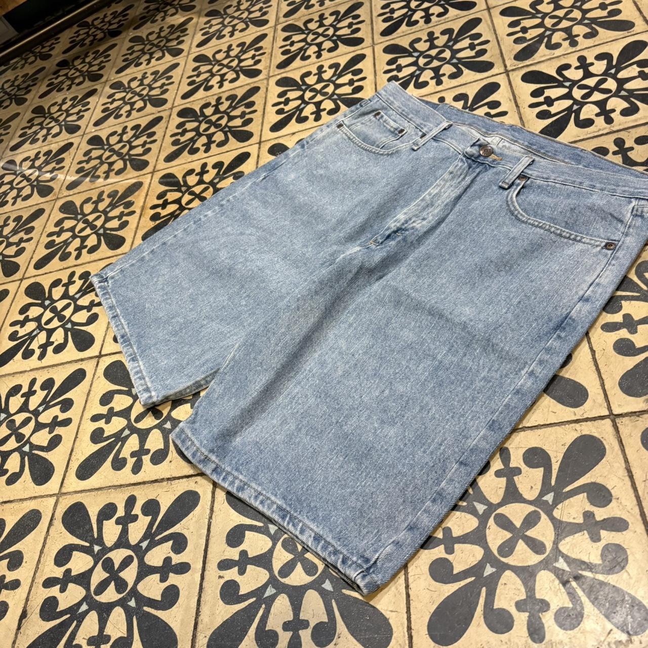 JRT123 - Vintage Retro Essential Wrangler Blue Wash Denim Shorts Jorts with detailed patch Logo carpenter workwear #hiphop #90s #jorts #skater #wrangler