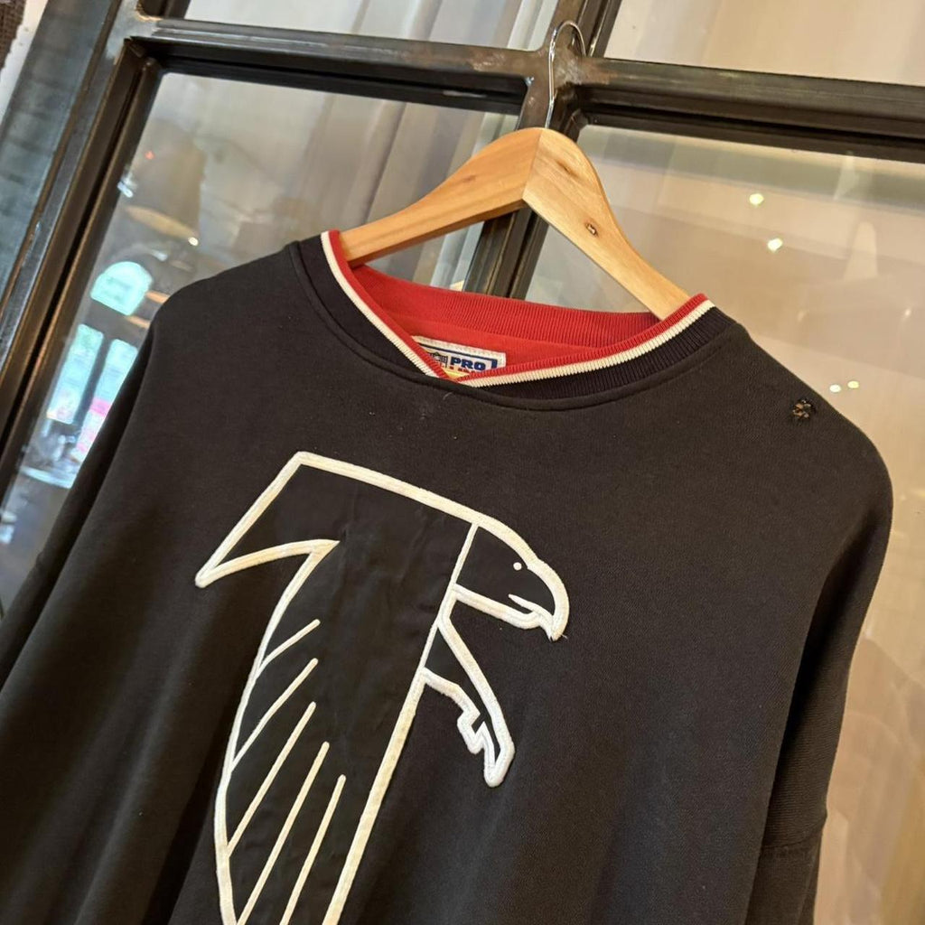 B0425A24BR - Vintage Retro Essential NFL Atlanta Falcons Black Crewneck Jumper Sweatshirt with embroidered logo #atlanta #sportswear #nfl #y2k #atlantaflacons