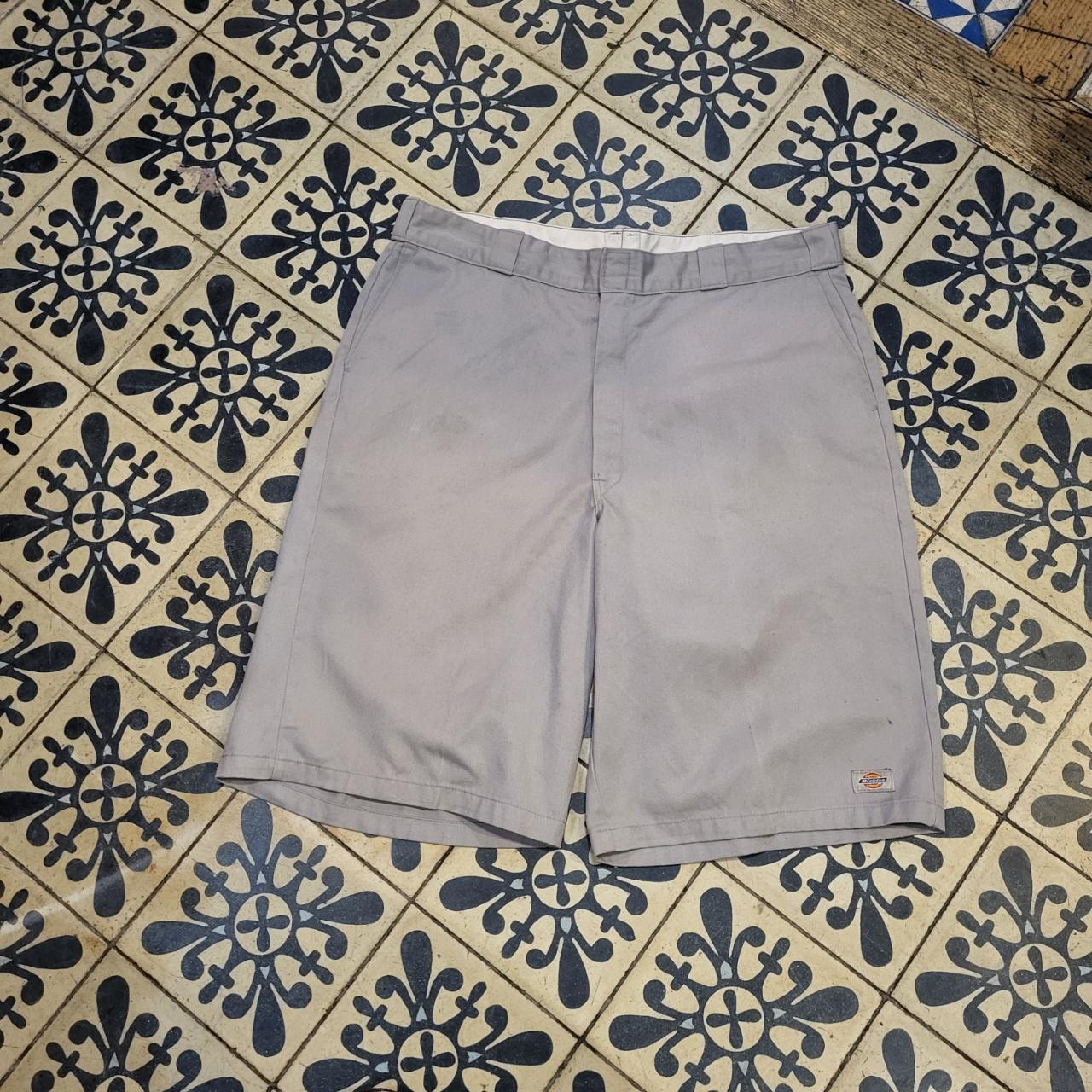 JRT003 - Vintage Retro Dickies Beige Grey Oversized Baggy Cargo Shorts Jorts with detailed embroidered Logo graphic carpenter workwear Old School Hip Hop skate grunge faded 90s Y2K style