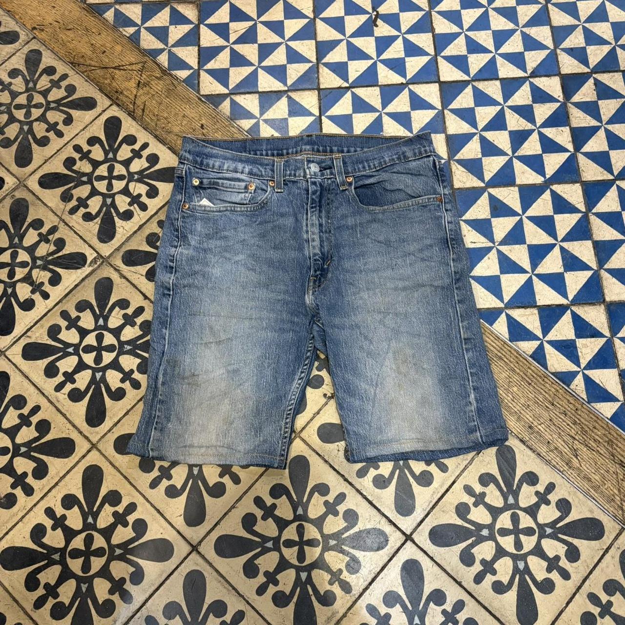 JRT124 - Vintage Retro Essential Levi's 505 Mid Blue Wash Denim Shorts Jorts with detailed patch Logo carpenter workwear #hiphop #90s #jorts #skater #levis