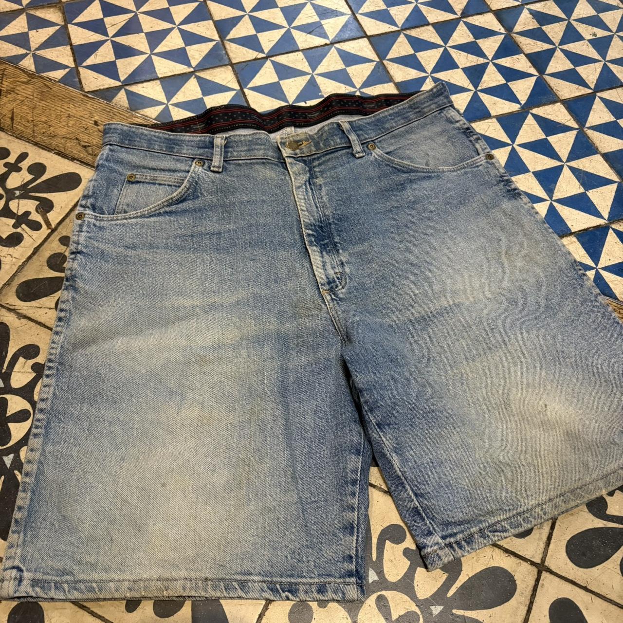JRT120 - Vintage Retro Essential Wrangler Blue Wash Denim Shorts Jorts with detailed patch Logo carpenter workwear #hiphop #90s #jorts #skater #wrangler
