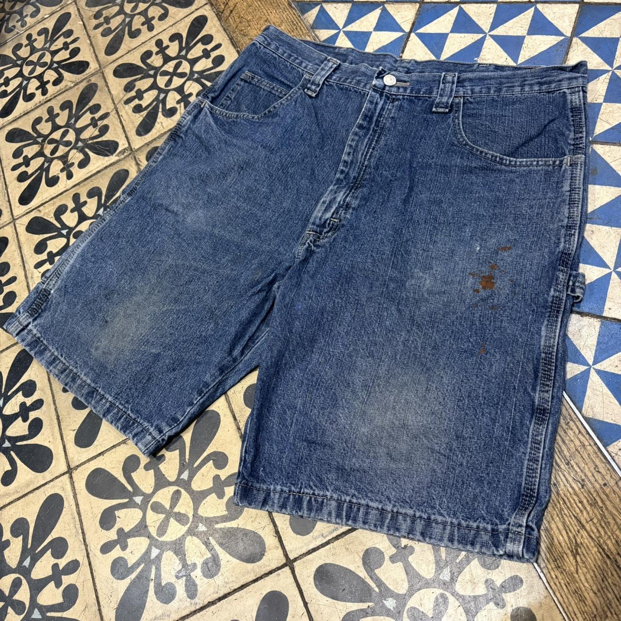 JRT102 - Vintage Retro Essential Wrangler Mid Blue Wash Denim Shorts Jorts with detailed patch Logo carpenter workwear #hiphop #90s #jorts #skater #wrangler