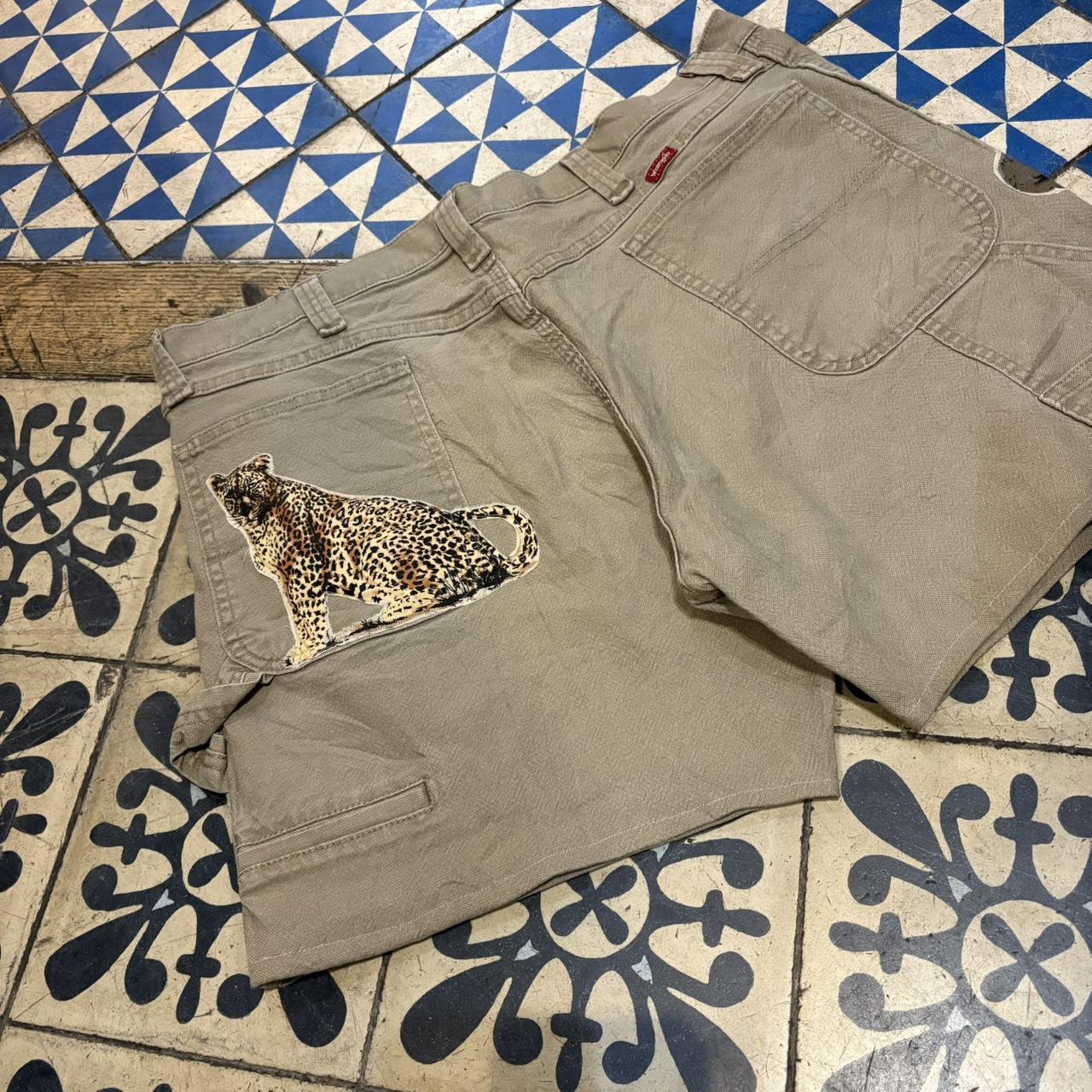 JRT133 - Vintage Retro Essential Wrangler Tan Workwear Carpenter Shorts Jorts with detailed animal patches #y2k #patchwork #jorts #wrangler #safari