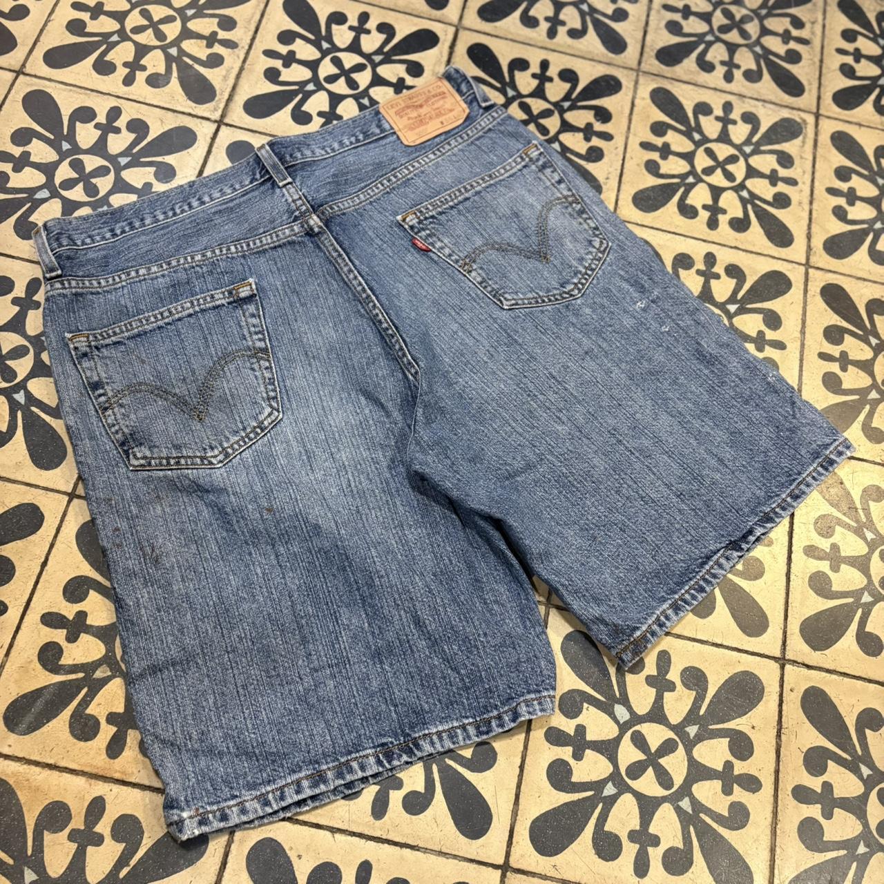 JRT136 - Vintage Retro Essential Levi’s 550 Mid Blue Wash Denim Shorts Jorts with detailed patch Logo carpenter workwear #hiphop #jorts #skater #levis #baggy