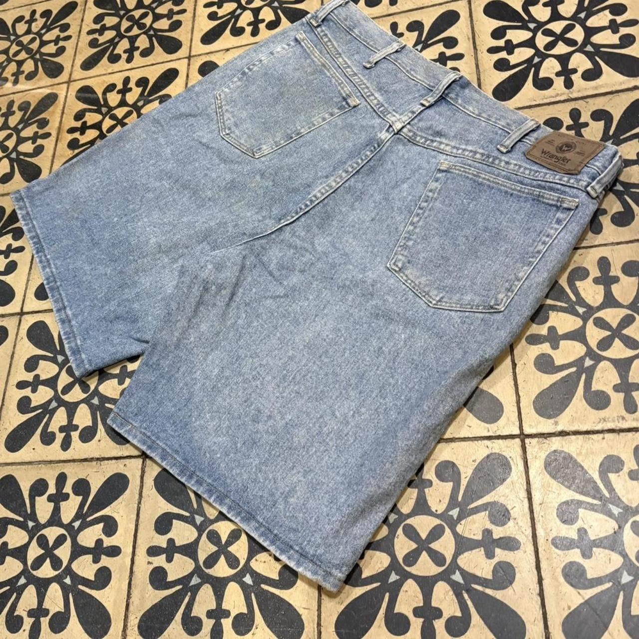 JRT118 - Vintage Retro Essential wrangler Blue Wash Denim Shorts Jorts with detailed patch Logo workwear #hiphop #90s #jorts #skater #wrangler