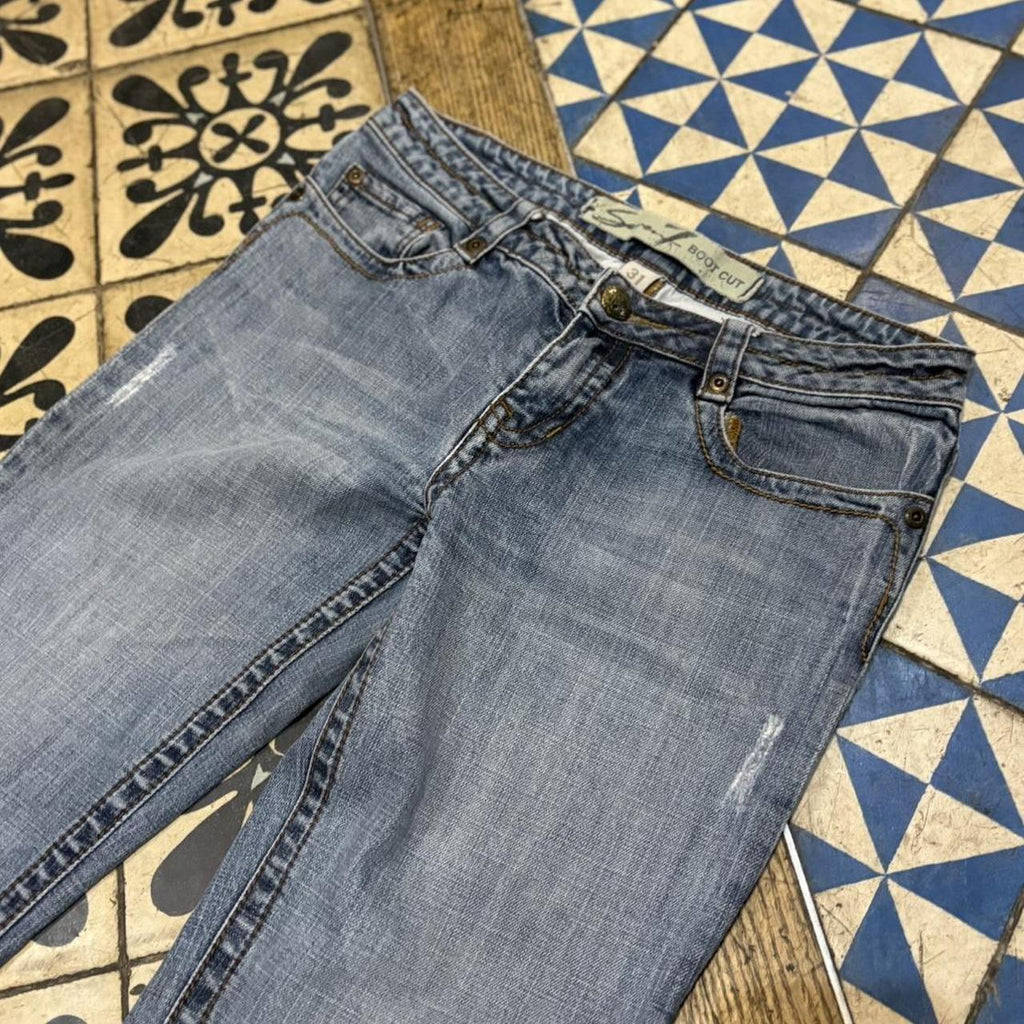 MES2705Y-F - Vintage retro essential  Seven7 Blue Wash Denim Boot Cut Jeans Y2K Trousers pants with embroidered patterns on back pockets #denim #seven7 #bootcut
