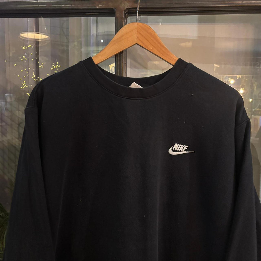 SWT638F - Vintage Retro Essential Black Nike Crewneck Jumper Sweatshirt with embroidered logo #90s #sportswear #essential #y2k #nike