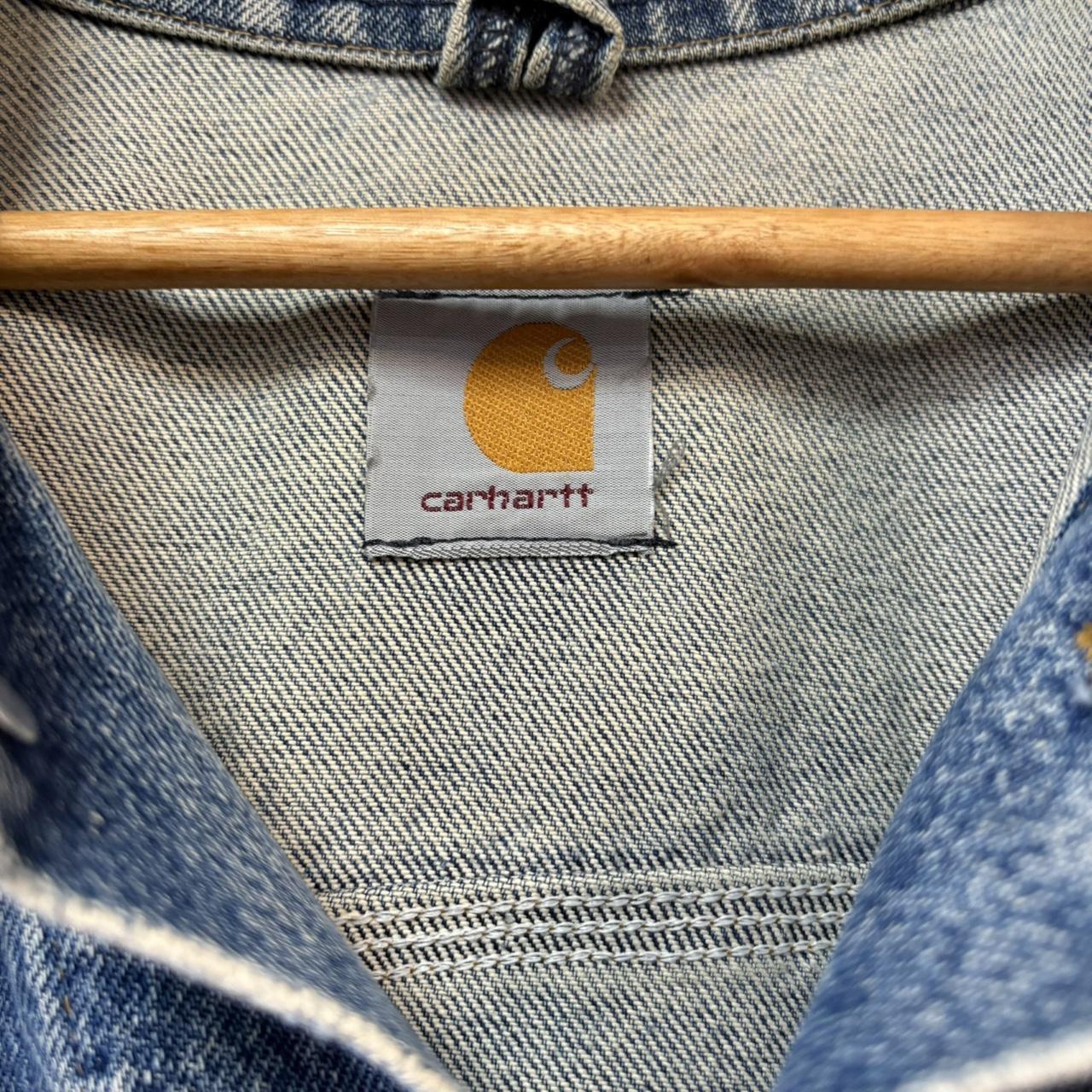 BR2401ET-U - Vintage Retro Essential Carhartt Blue Denim Wash Button Up Trucker Jacket #workwear #utility #truckerjacket #denim #carhartt