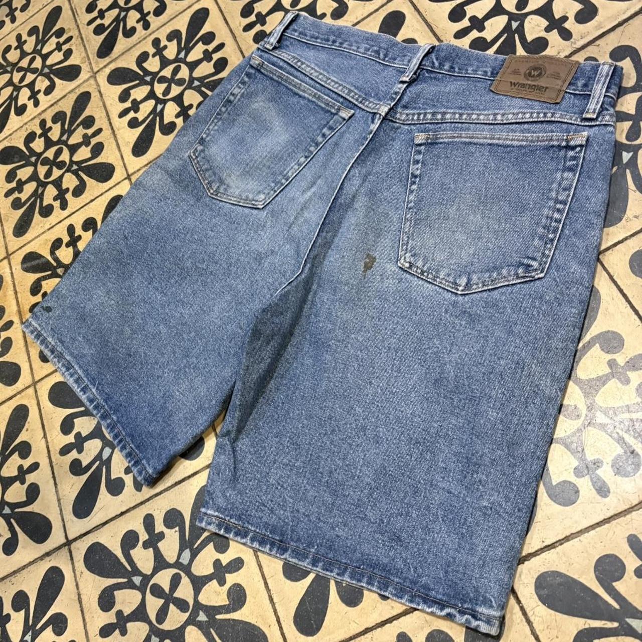 JRT139 - Vintage Retro Essential Wrangler Blue Wash Denim Shorts Jorts with detailed patch Logo carpenter workwear #hiphop #90s #jorts #skater #wrangler
