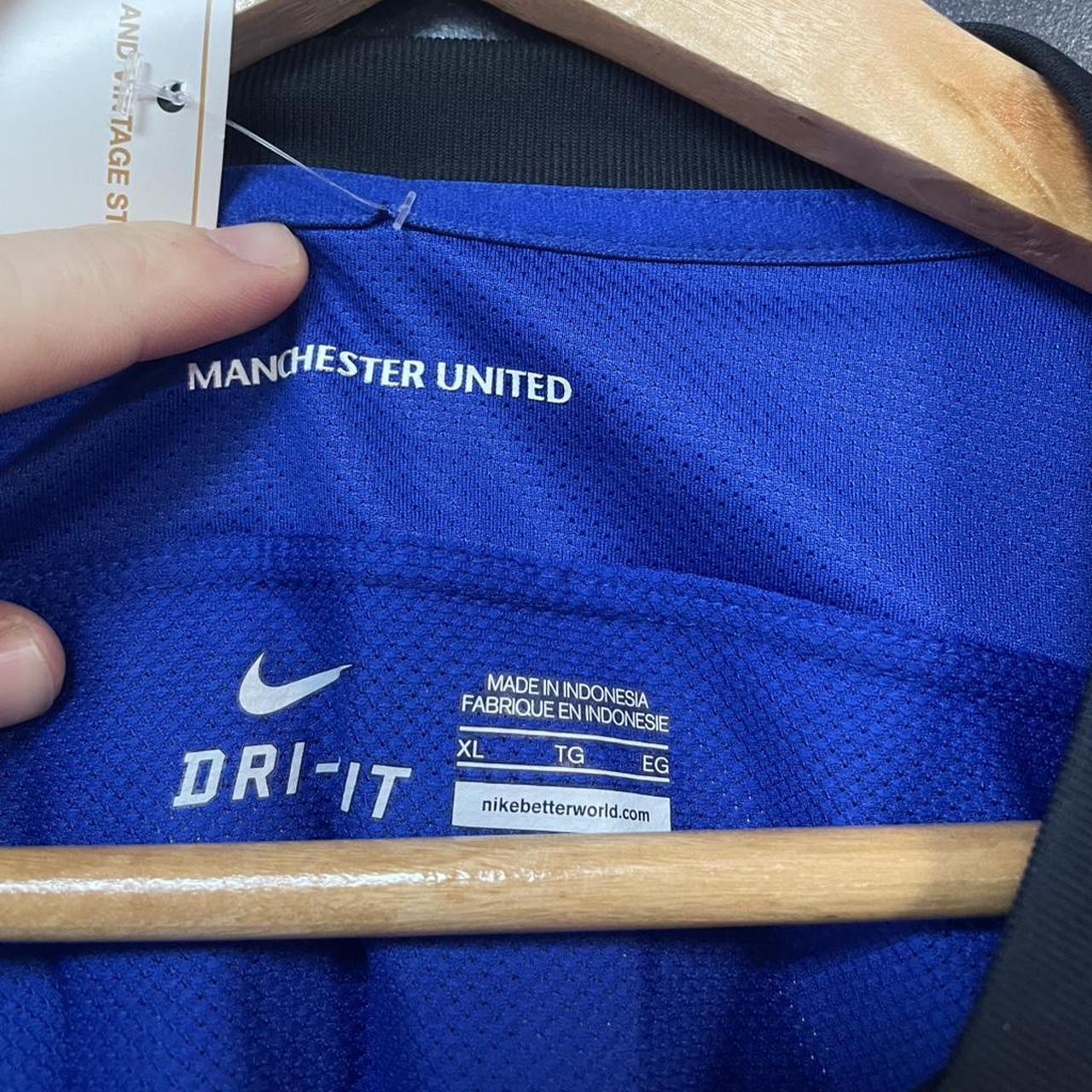 2011 2012 Manchester United Nike Away Striped Long Sleeve
