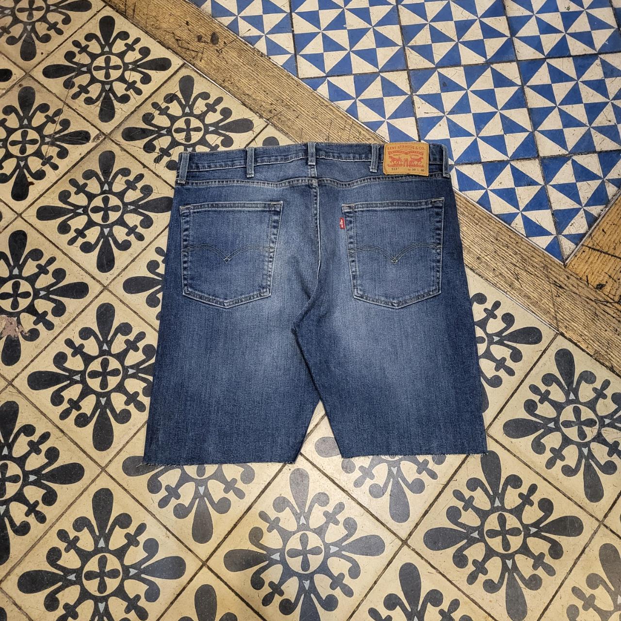 JRT1229 - Vintage Oversized Levi's 513 Baggy Dark Blue Wash Denim Shorts Jorts with detailed embroidered Logo graphic carpenter workwear Old School Hip Hop skate grunge faded 90s Y2K style