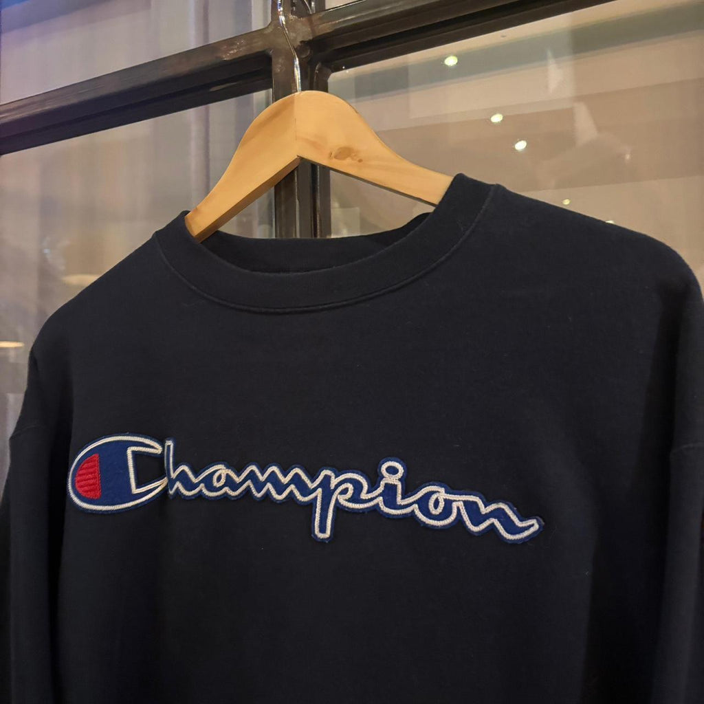 SWT646F - Vintage Retro Essential Navy Champion Crewneck Jumper Sweatshirt with embroidered logo #90s #sportswear #essential #y2k #champion