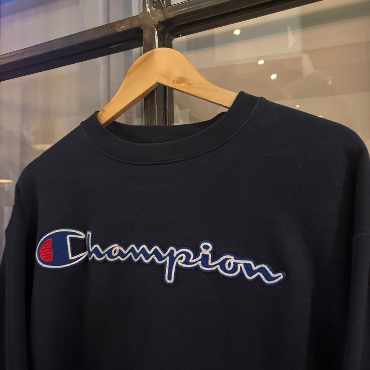 SWT646F - Vintage Retro Essential Navy Champion Crewneck Jumper Sweatshirt with embroidered logo #90s #sportswear #essential #y2k #champion