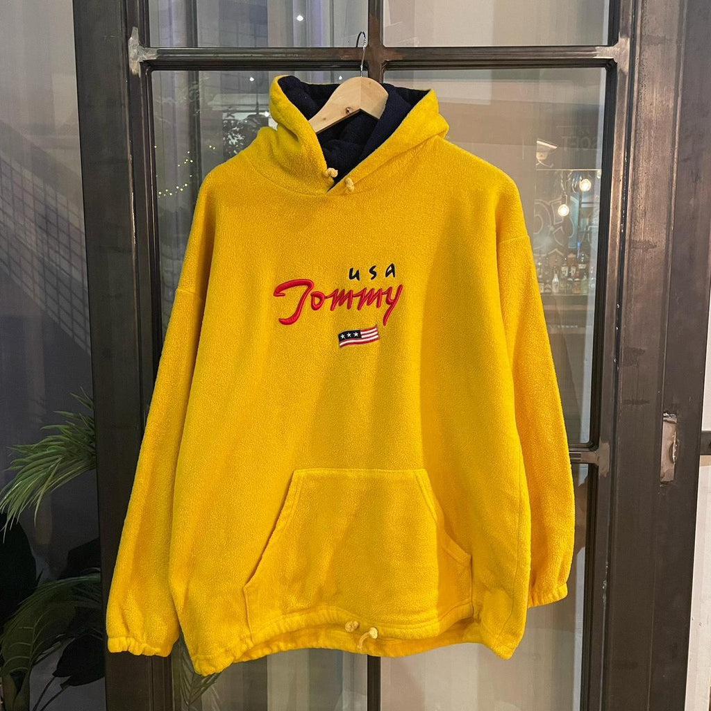 SWT451BR - Vintage Retro Essential Yellow Tommy Hilfiger USA Sweatshirt Hoodie with big spellout embroidered logo #usa #tommy #preppy #90s #y2k