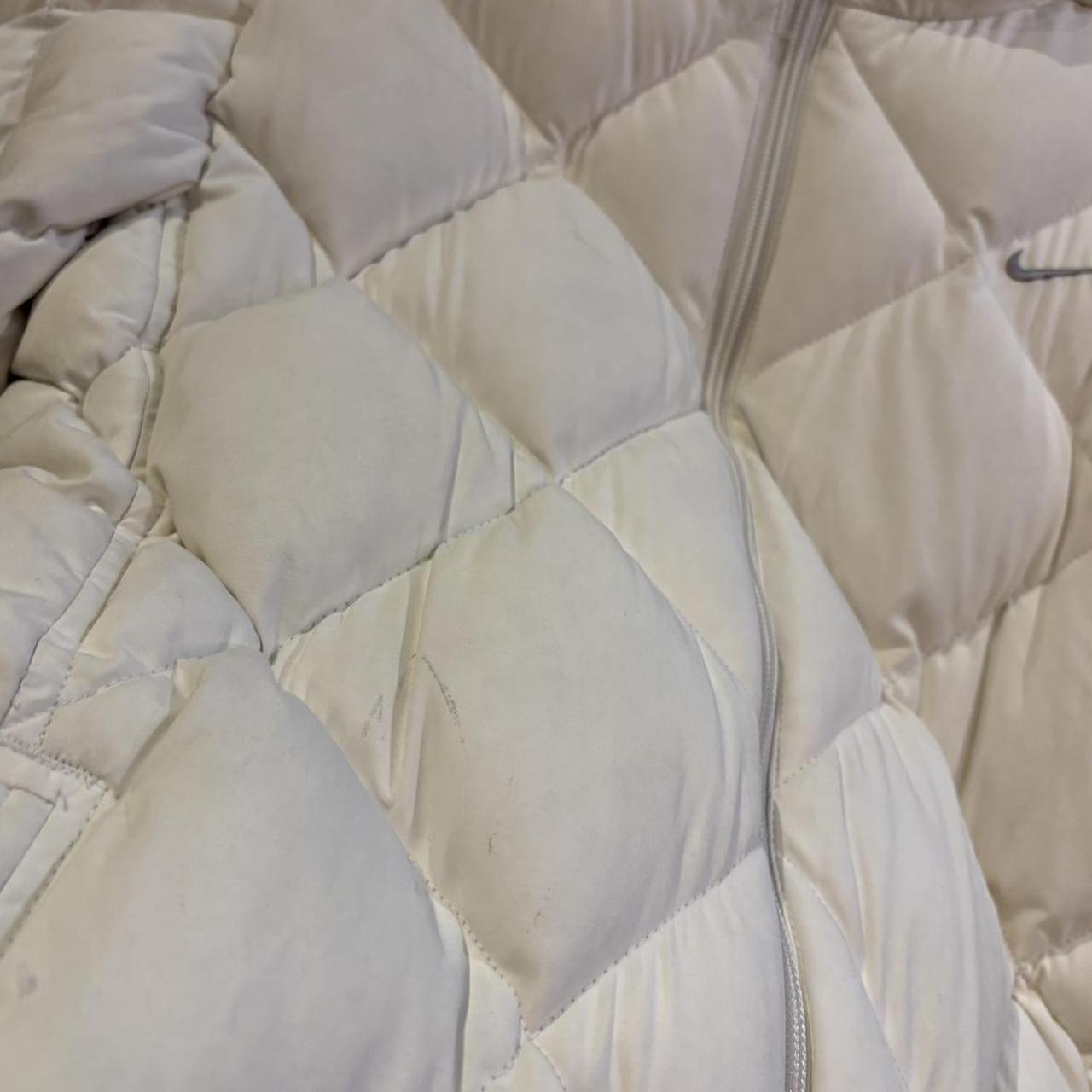 MES2710AQ-U - Vintage Retro Essential White Nike feather down puffer padded jacket coat #gorpcore #down #puffer #outdoor #nike