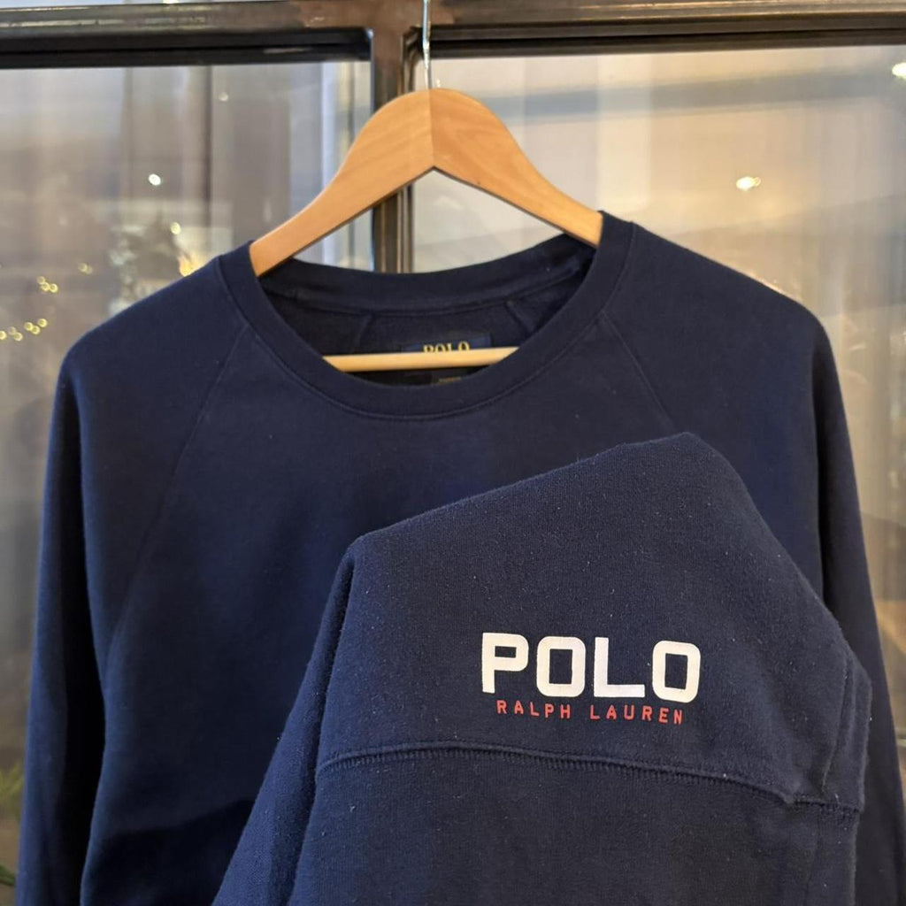 MA2207FM - Vintage Retro Essential Polo Ralph Lauren Navy Raglan Jumper Sweatshirt with print logo #raglan #oldmoney #y2k #ralphlauren #sportewear