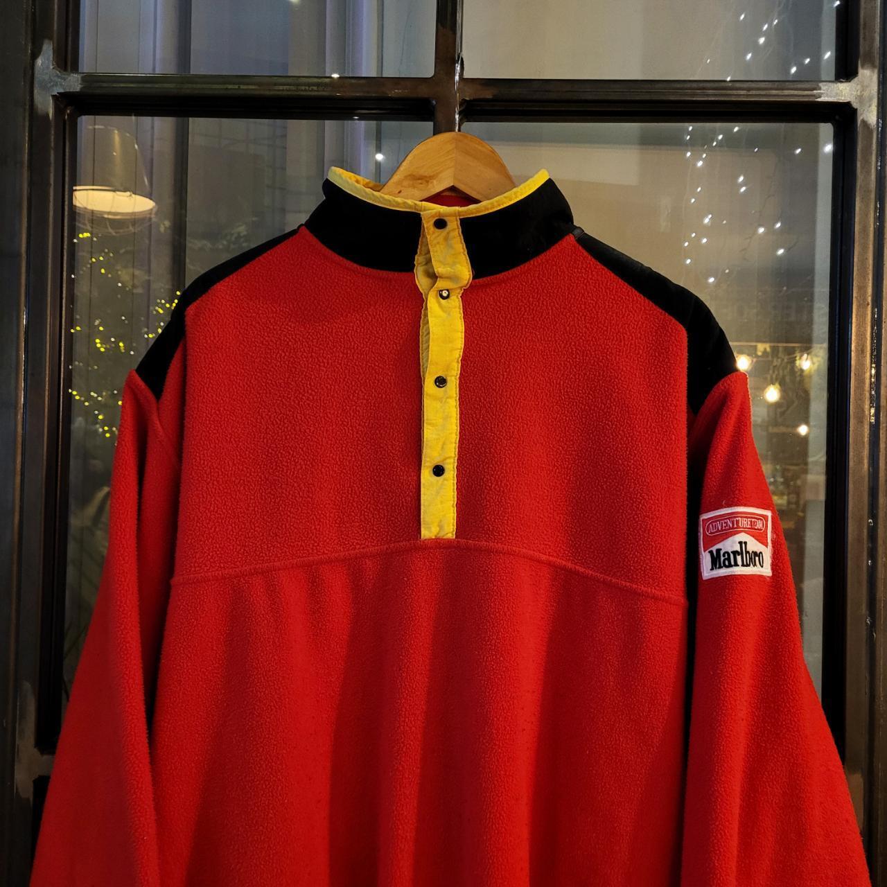 WDB051 - Vintage Retro Essential Marlboro Adventure Team Red Black 1/4 Button up Sweatshirt Fleece Jacket festival branded with spellout logo 90s Y2K style #fleece #adventureteam #festival #marlboro #cigarette