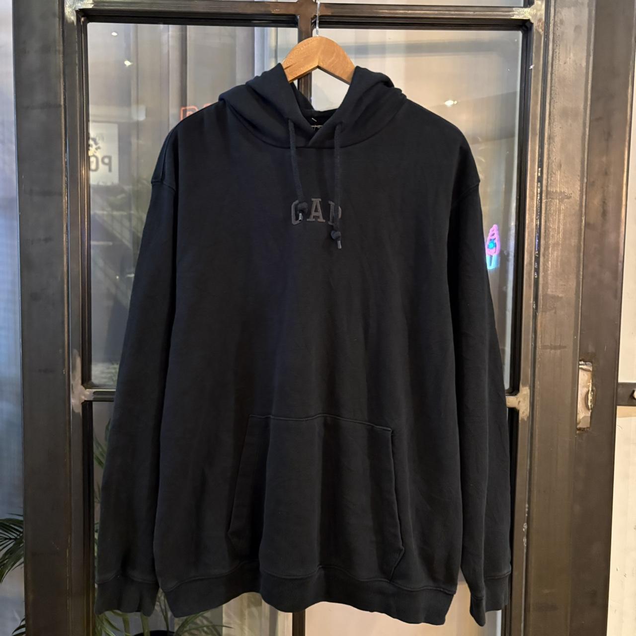 SWT674F-P - Vintage Retro Essential Black Gap Hoodie Jumper Sweatshirt with small embroidered chest logo #90s #sportswear #essential #y2k #gap