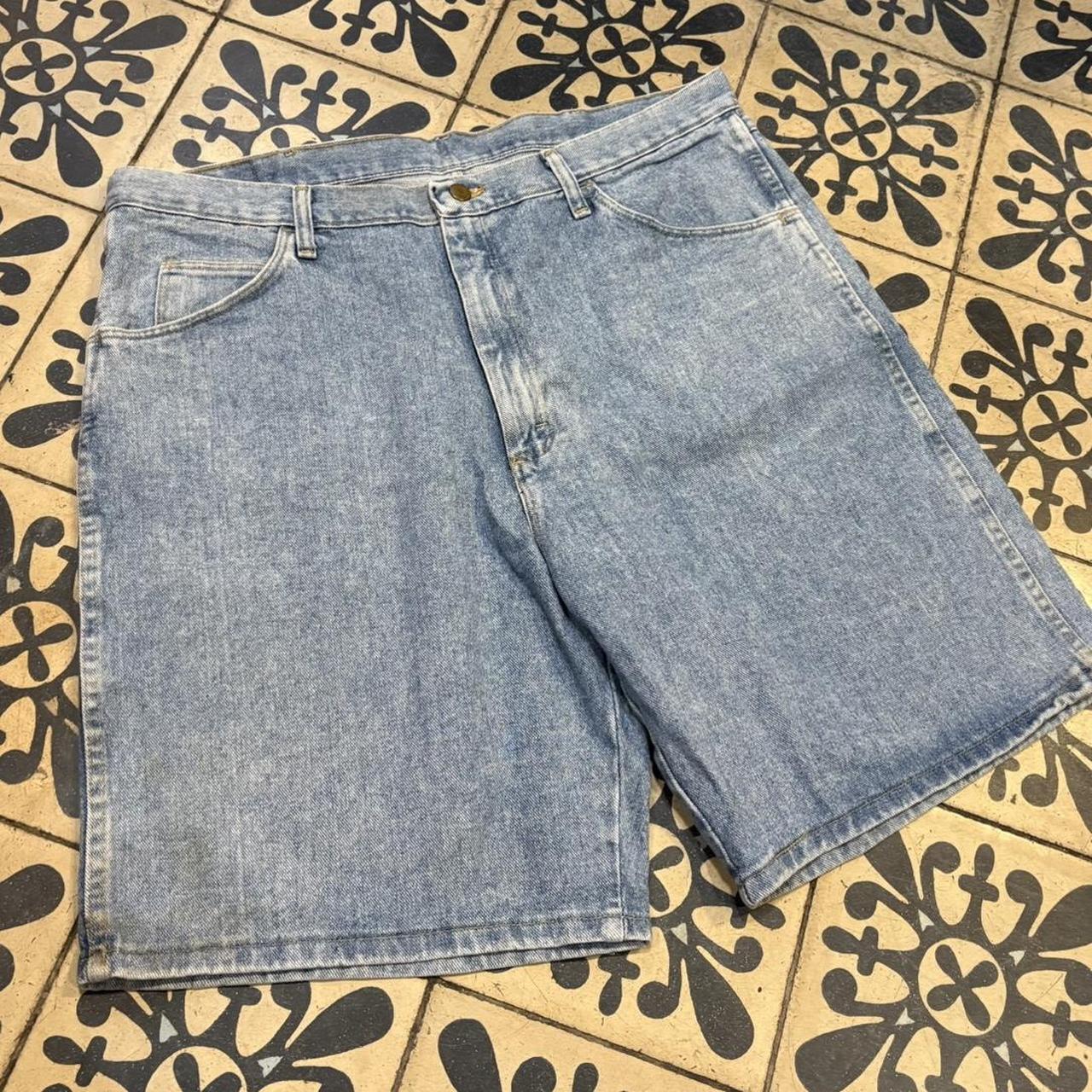 JRT118 - Vintage Retro Essential wrangler Blue Wash Denim Shorts Jorts with detailed patch Logo workwear #hiphop #90s #jorts #skater #wrangler