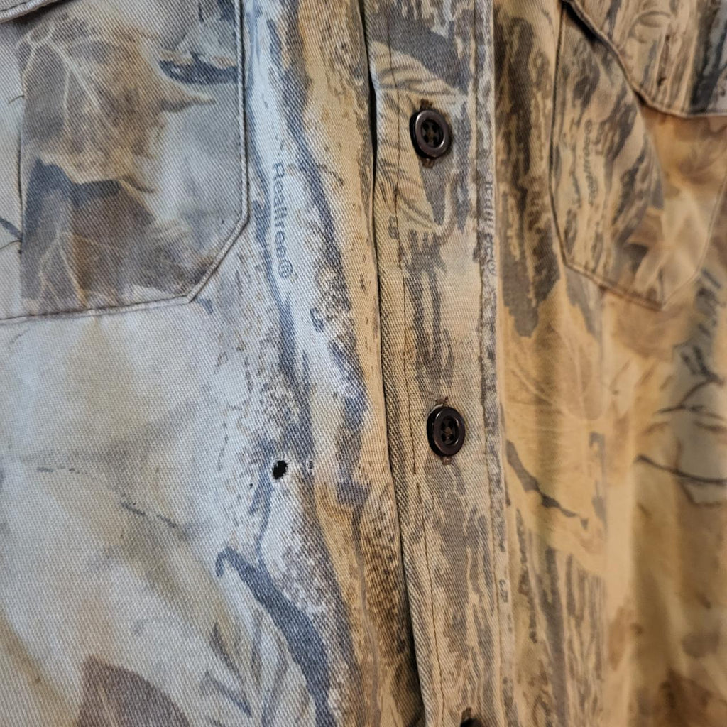 RTS019 - Vintage Retro essential adult mens RealTree Camouflage Khaki Green Brown Field Hunting graphic print Button Up Collared Longsleeve Shirt Wide Boxy Fit 90s y2k style