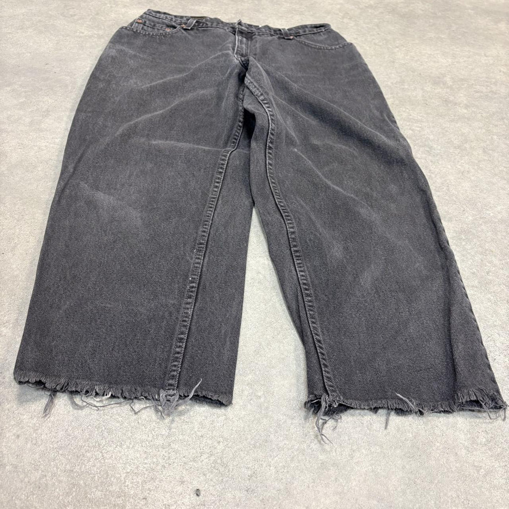 BR2701FG-U - Vintage retro essential Levi’s 550 Relaxed Cropped Raw Hem Black Wash Denim Jeans Trousers pants #denim #cropped #levis #levis550 #relaxed