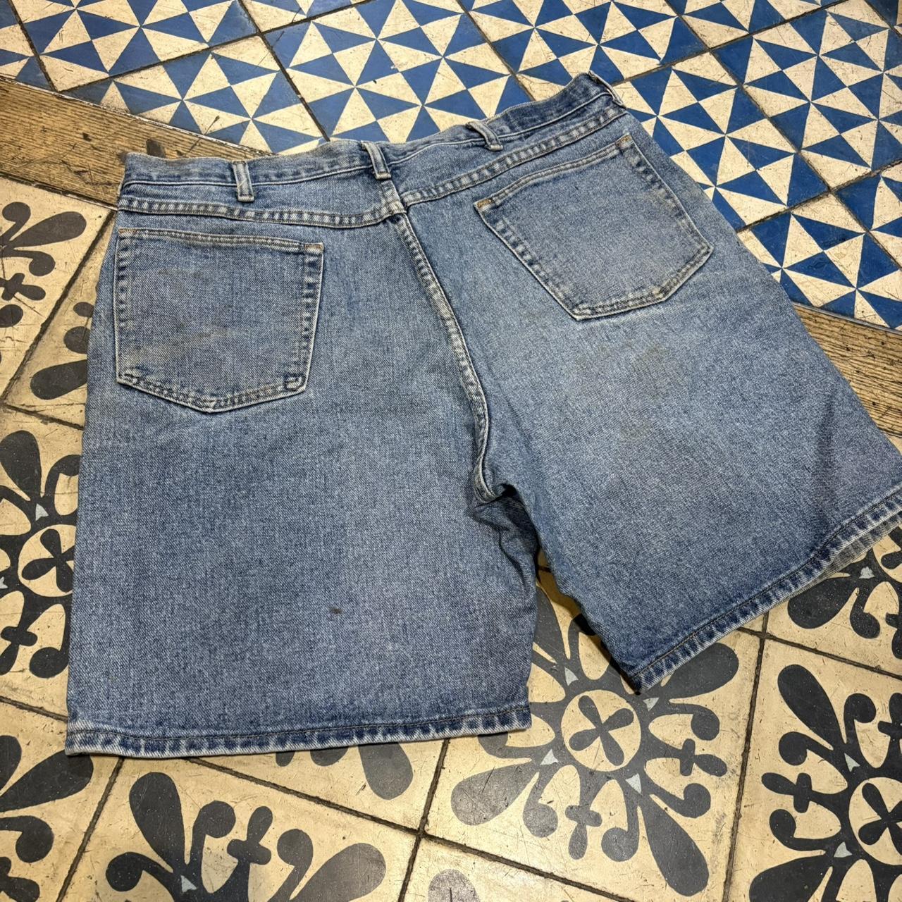 JRT107 - Vintage Retro Essential Wrangler Mid Blue Wash Denim Shorts Jorts with detailed patch Logo carpenter workwear #hiphop #90s #jorts #skater